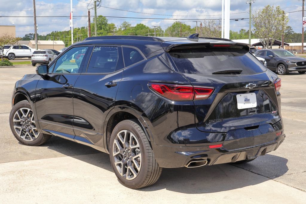 Used 2025 Chevrolet Blazer RS FWD image 2