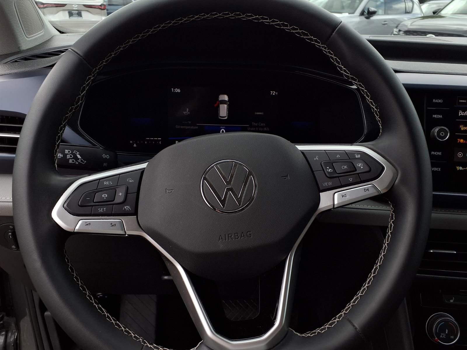 Used 2023 Volkswagen Taos SE w/ Panoramic Sunroof Package FWD image 13