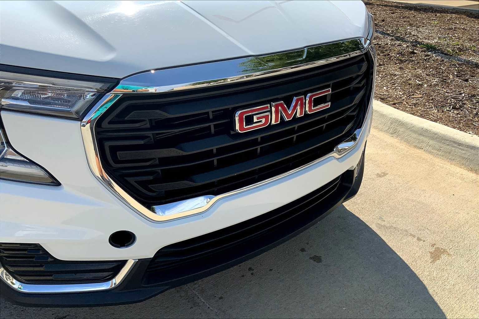 Used 2024 GMC Terrain SLE image 31