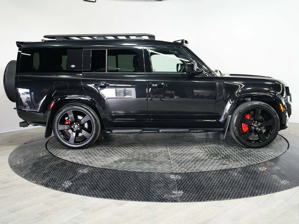 Used 2023 Land Rover Defender 130 X-Dynamic SE AWD/4WD image 5