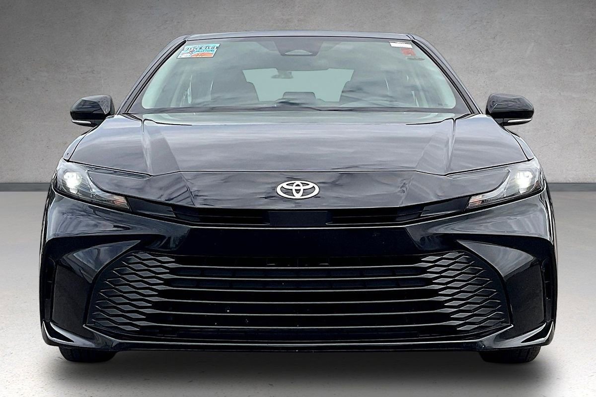 Used 2025 Toyota Camry LE FWD image 3