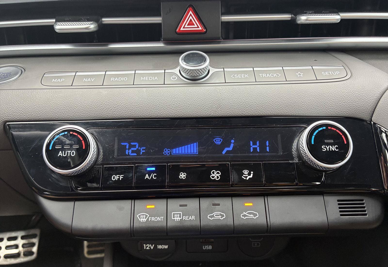 Used 2025 Hyundai Elantra SEL FWD image 21