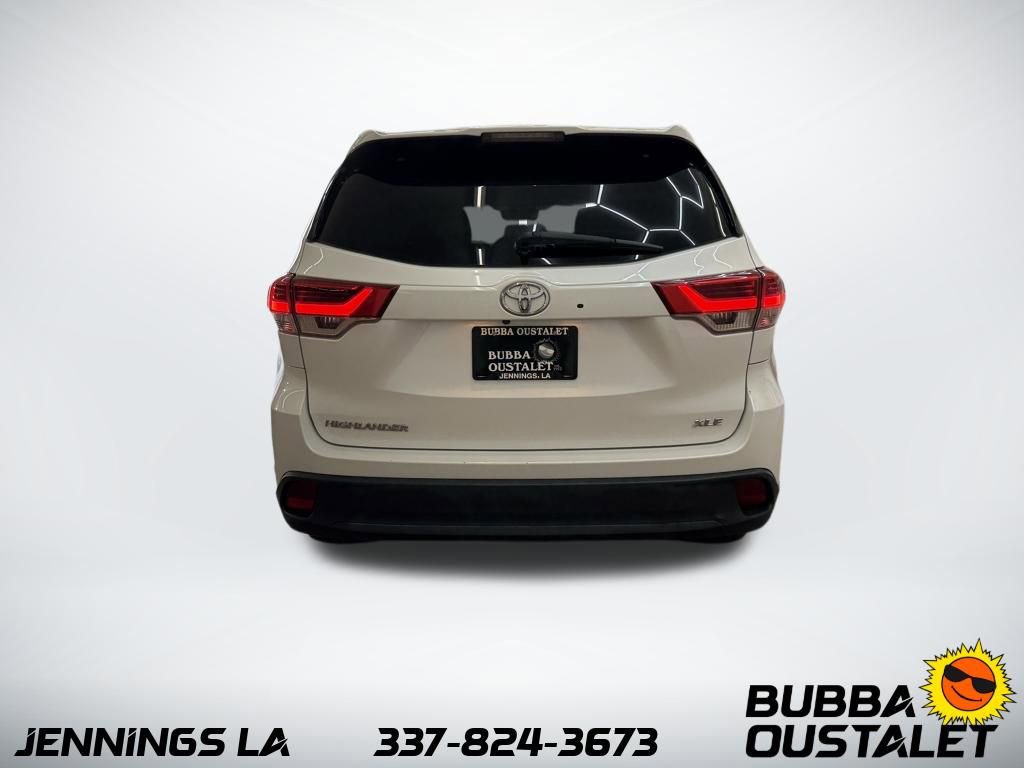 Used 2019 Toyota Highlander XLE FWD image 3