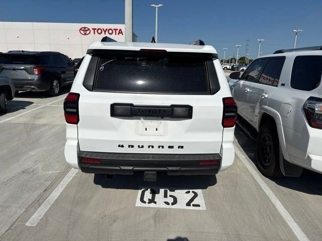 Used 2025 Toyota 4Runner SR5 AWD/4WD image 7