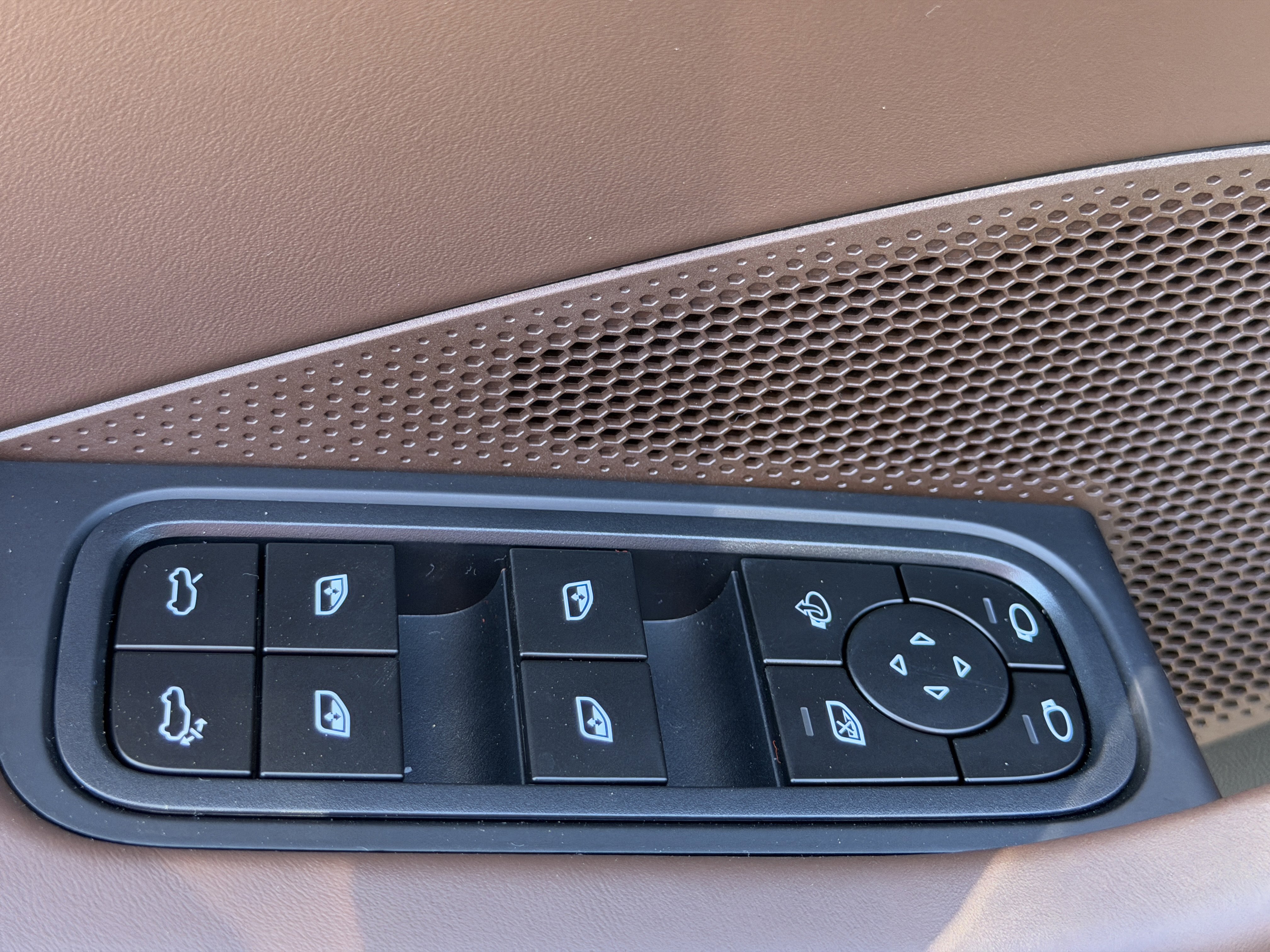 New 2026 Porsche Macan 4 Electric image 22