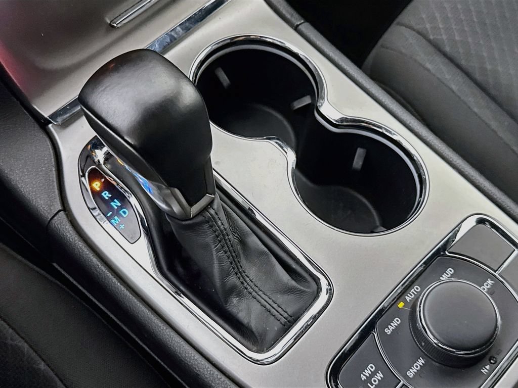 Used 2018 Jeep Grand Cherokee Laredo AWD/4WD image 19