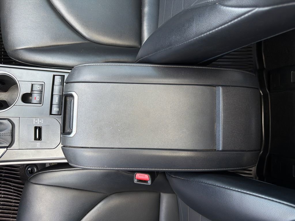 Used 2020 Toyota Highlander XLE FWD image 40