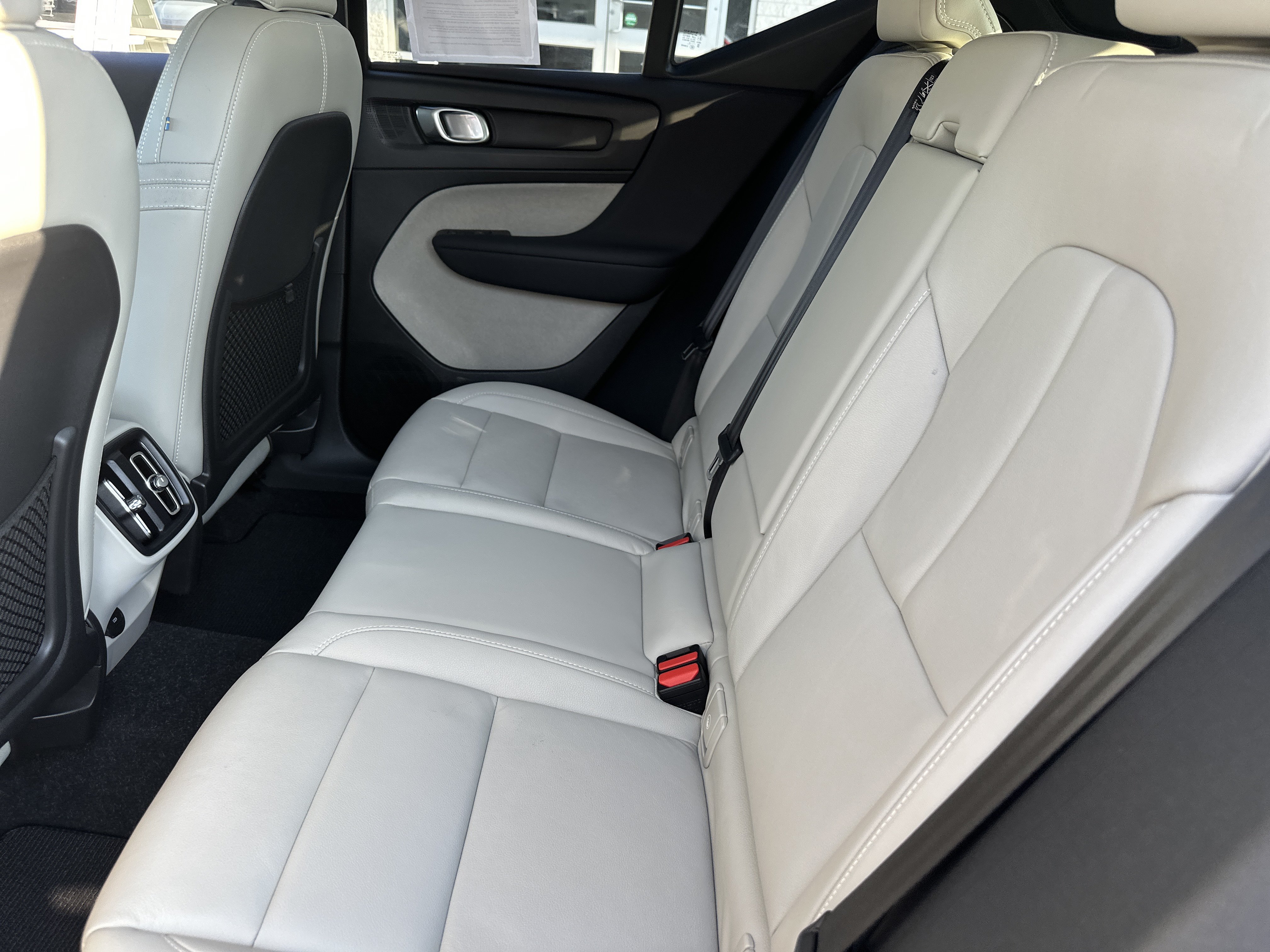Used 2021 Volvo XC40 T4 Inscription w/ Advanced Package FWD image 12