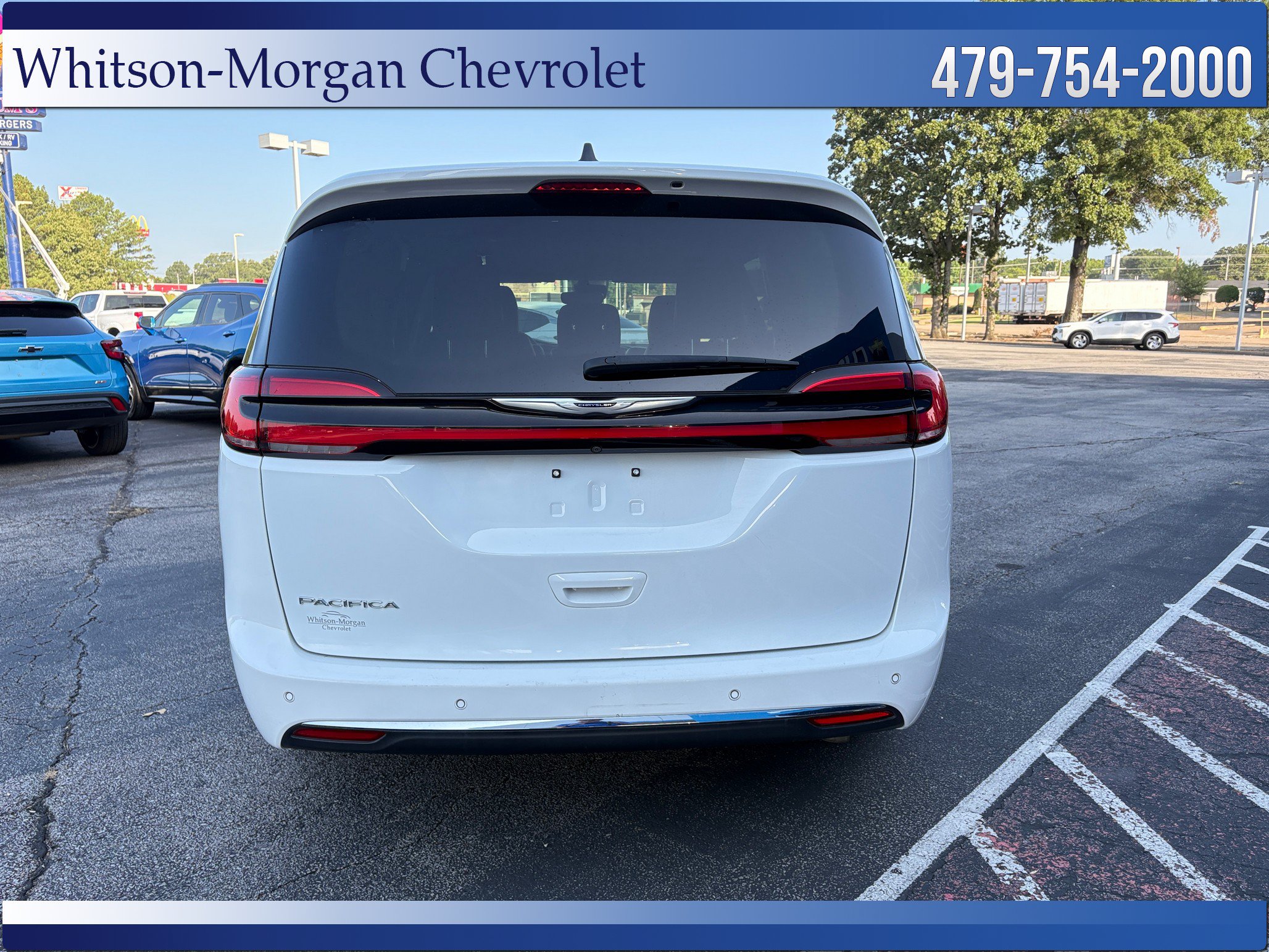 Used 2023 Chrysler Pacifica Touring-L FWD image 7