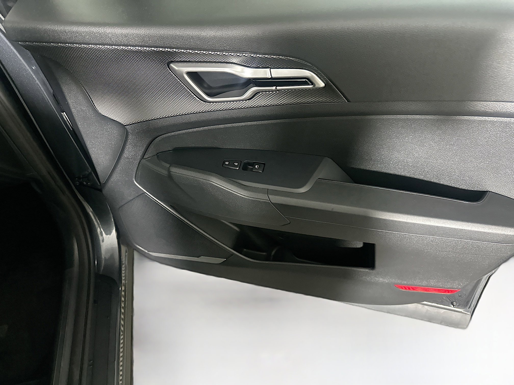 Used 2025 Kia Sportage LX image 30