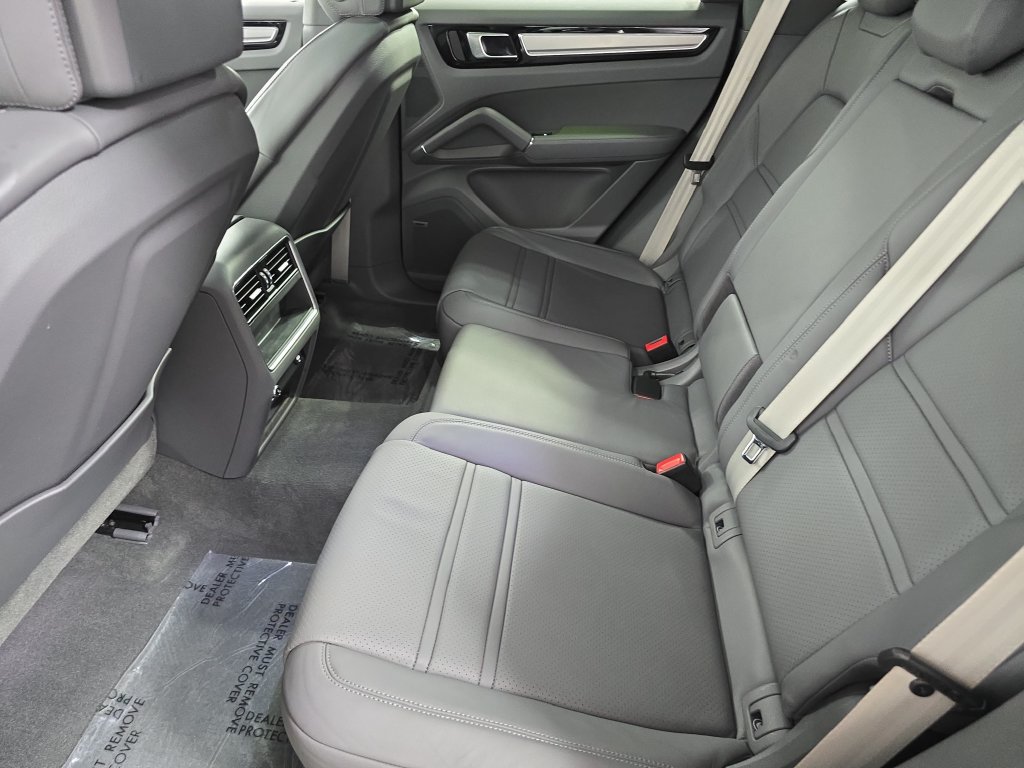Certified 2023 Porsche Cayenne S AWD/4WD image 24