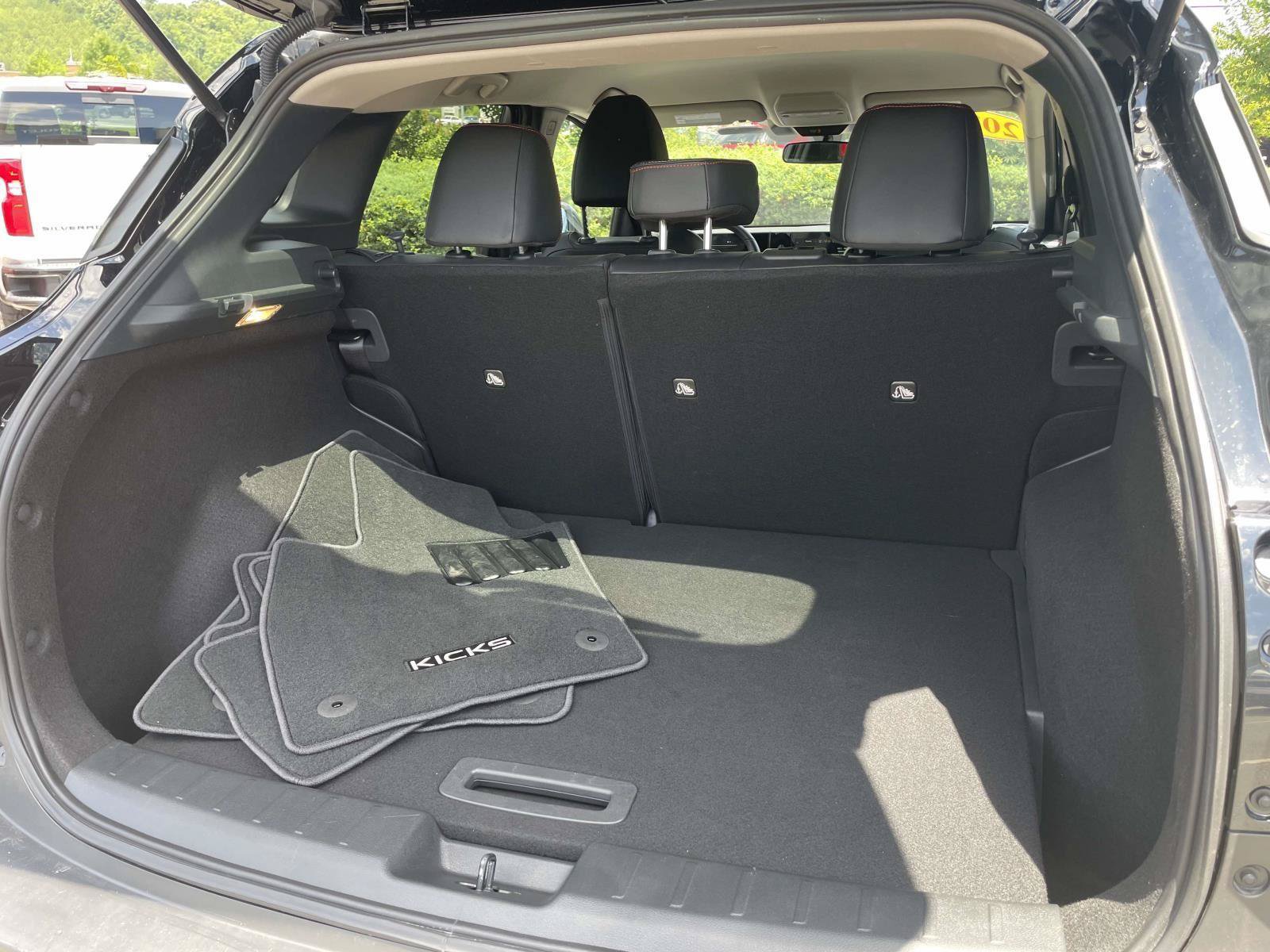 Used 2025 Nissan Kicks SR FWD image 28