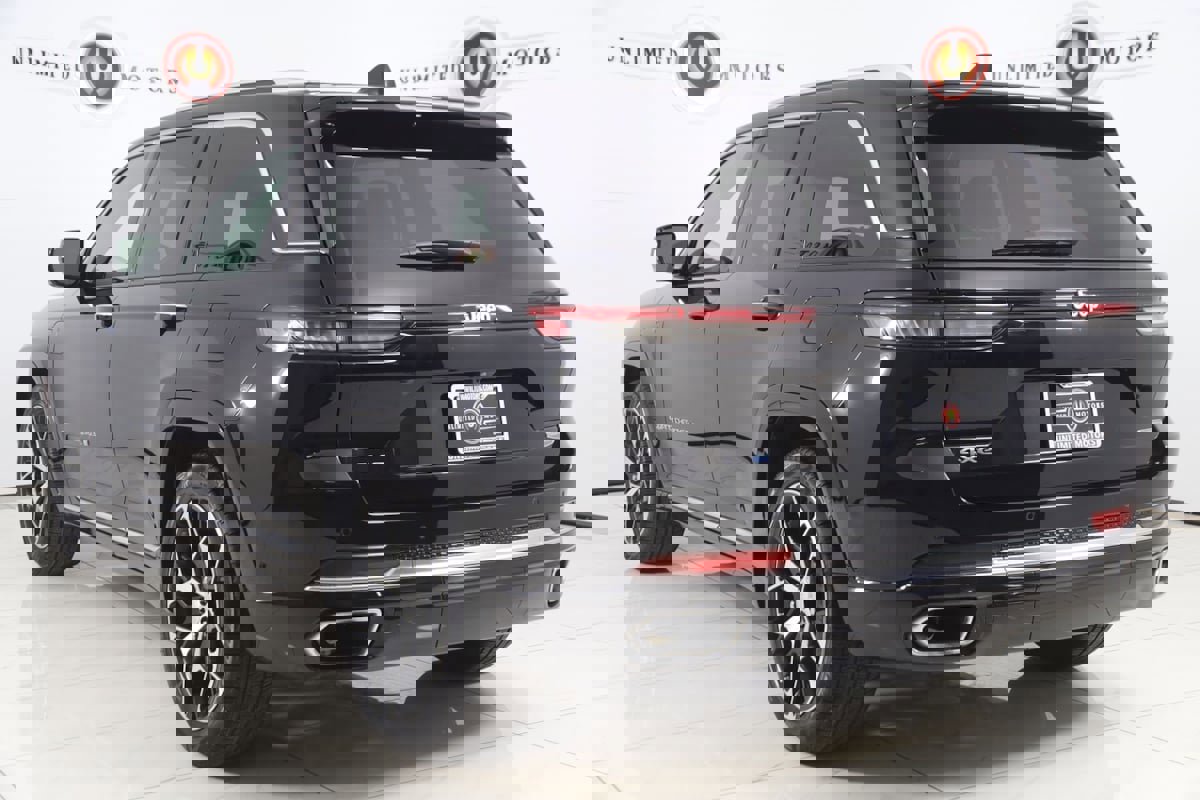 Used 2023 Jeep Grand Cherokee Summit image 4