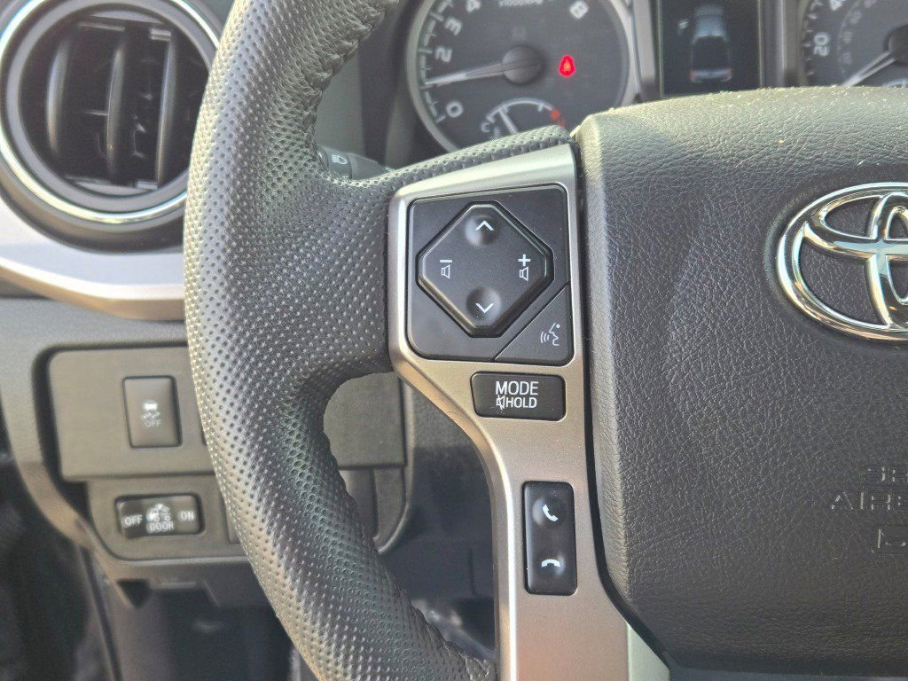 Used 2022 Toyota Tacoma Limited image 28