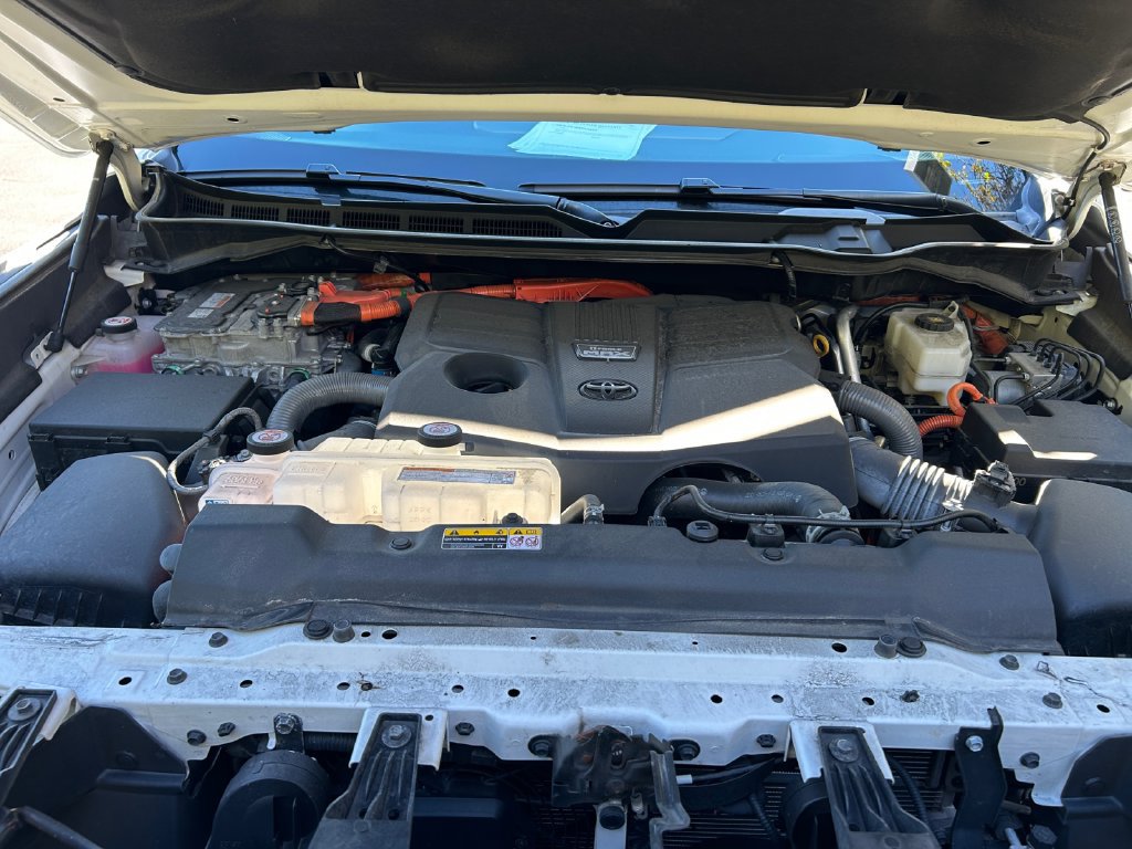 Used 2025 Toyota Sequoia Platinum AWD/4WD image 27