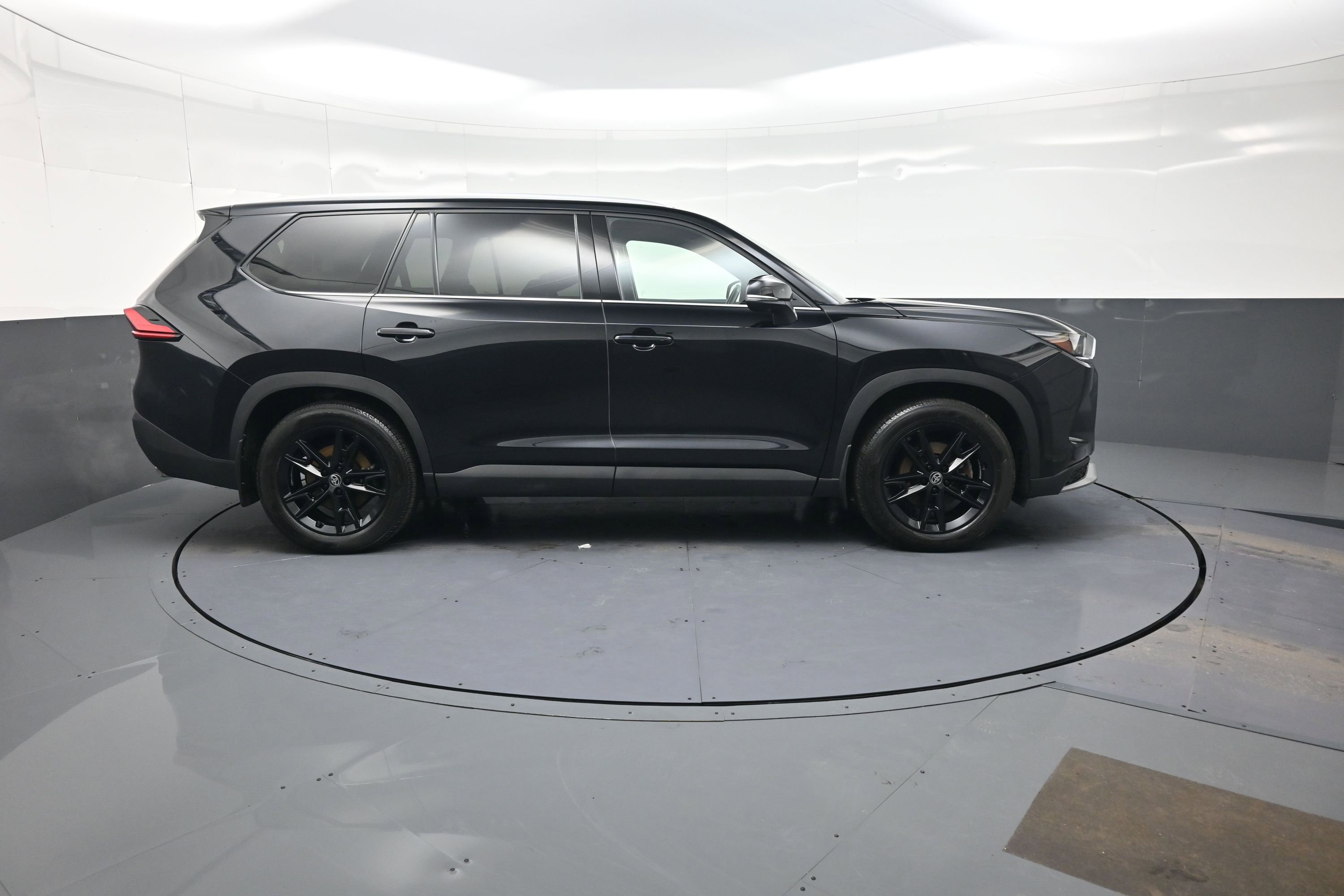 Used 2024 Toyota Grand Highlander MAX Platinum image 2