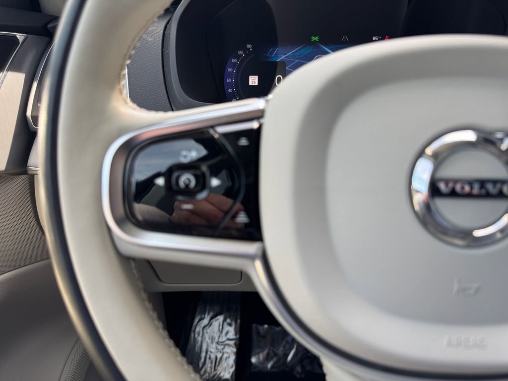 Used 2024 Volvo XC90 B5 Core w/ Climate Package AWD/4WD image 17
