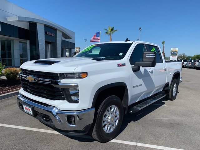 Used 2025 Chevrolet Silverado 2500 LT AWD/4WD image 2