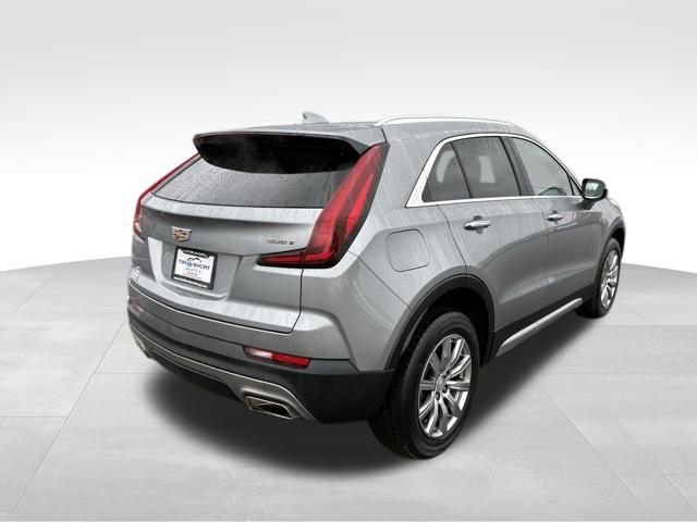Used 2023 Cadillac XT4 Premium Luxury image 2