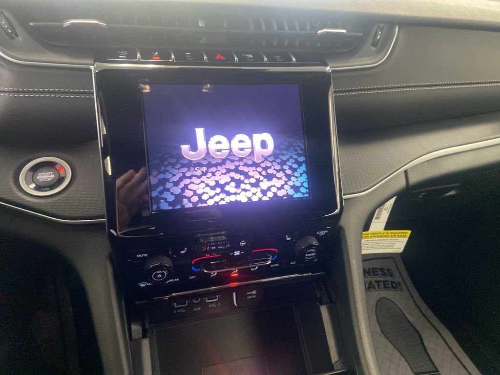 New 2025 Jeep Grand Cherokee Altitude image 25