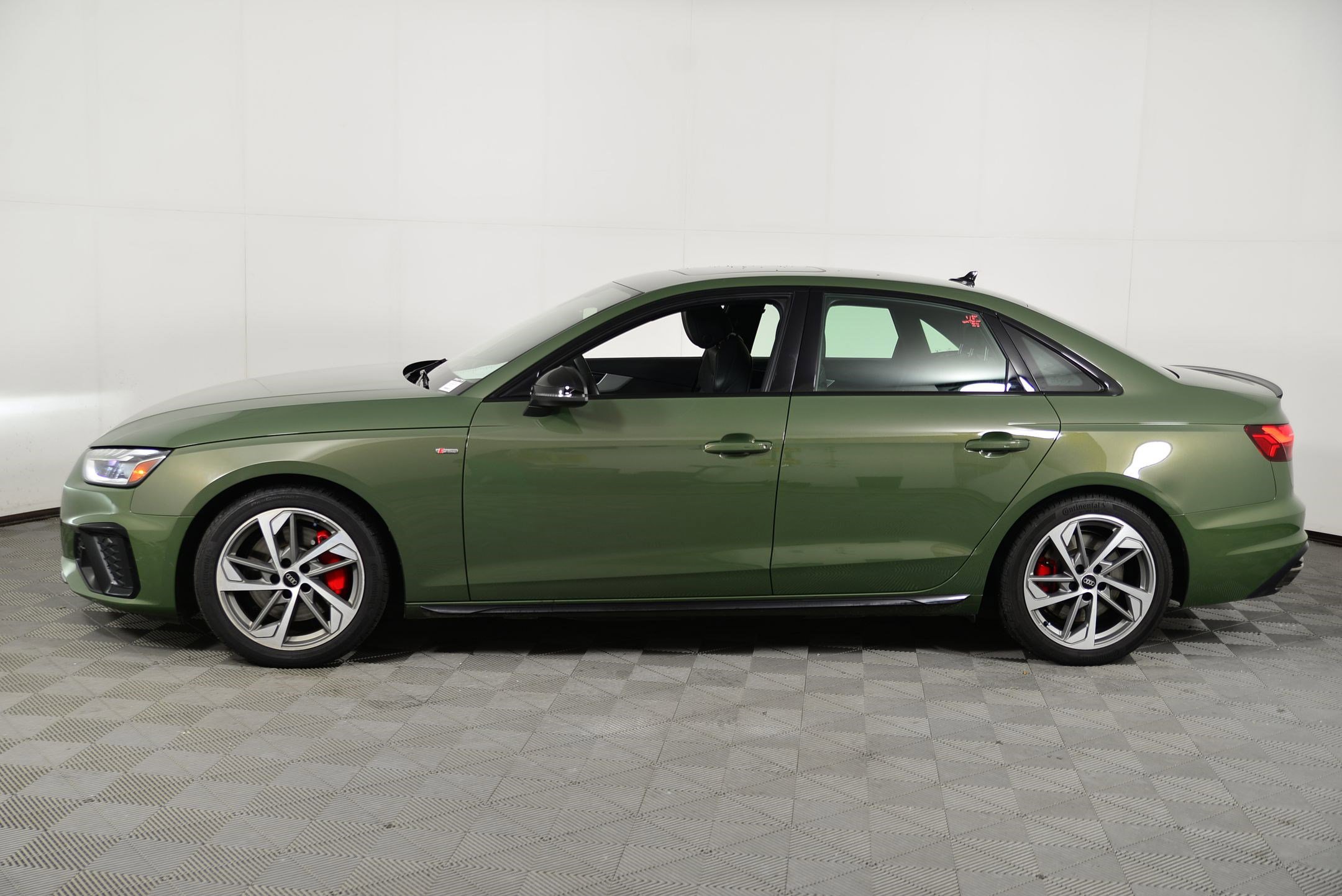 Used 2023 Audi A4 2.0T Premium Plus w/ Premium Plus Package image 2