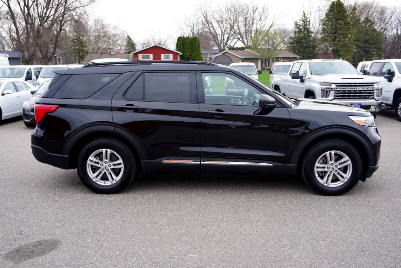 Used 2023 Ford Explorer XLT w/ Equipment Group 202A image 6