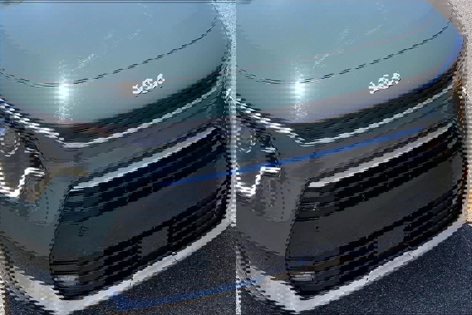 Used 2024 Kia Niro SX image 29