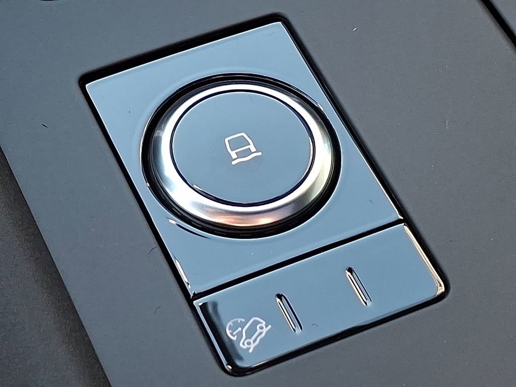 New 2025 Land Rover Discovery S image 13