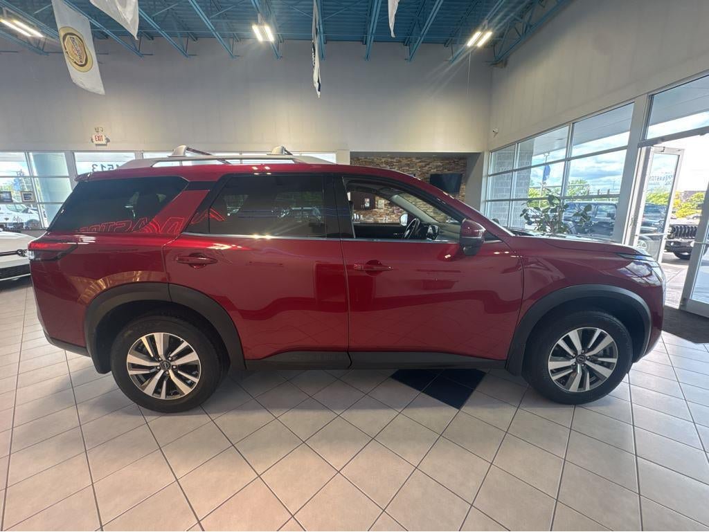 Used 2023 Nissan Pathfinder SL AWD/4WD image 14