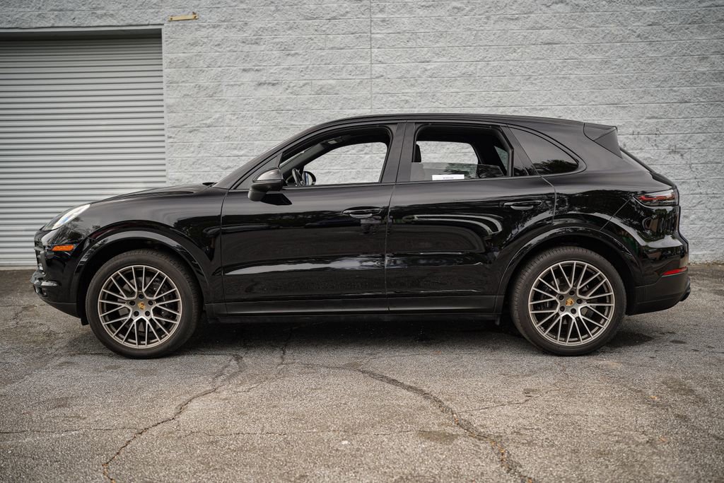 Used 2022 Porsche Cayenne Platinum Edition image 10