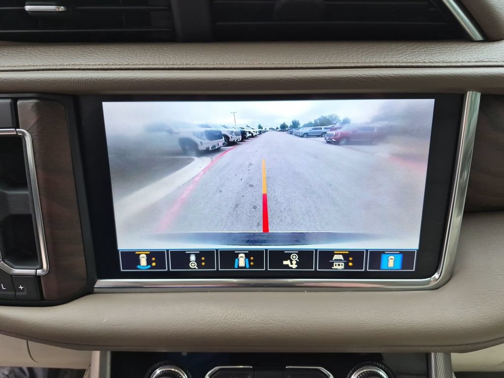 Used 2021 GMC Yukon XL Denali w/ Denali Premium Package AWD/4WD image 29