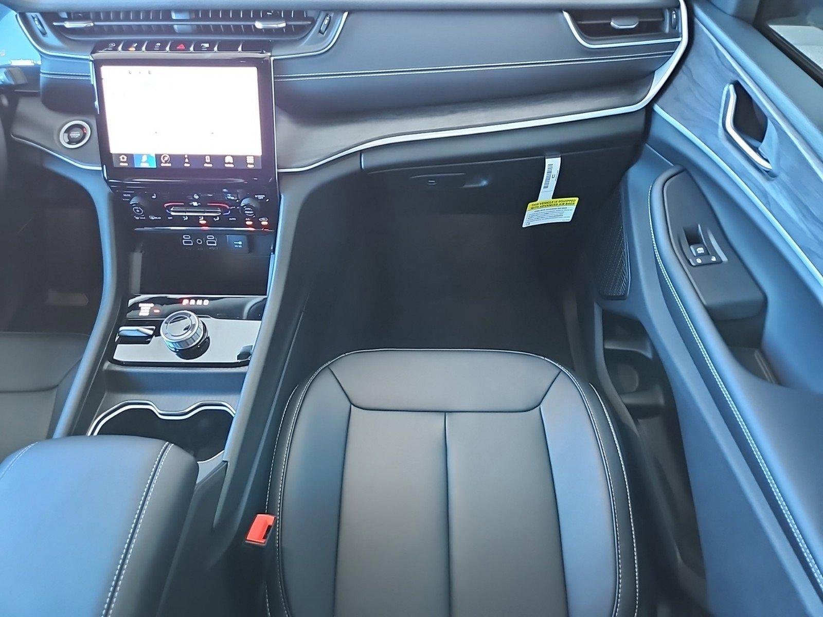 New 2024 Jeep Grand Cherokee L Limited image 24