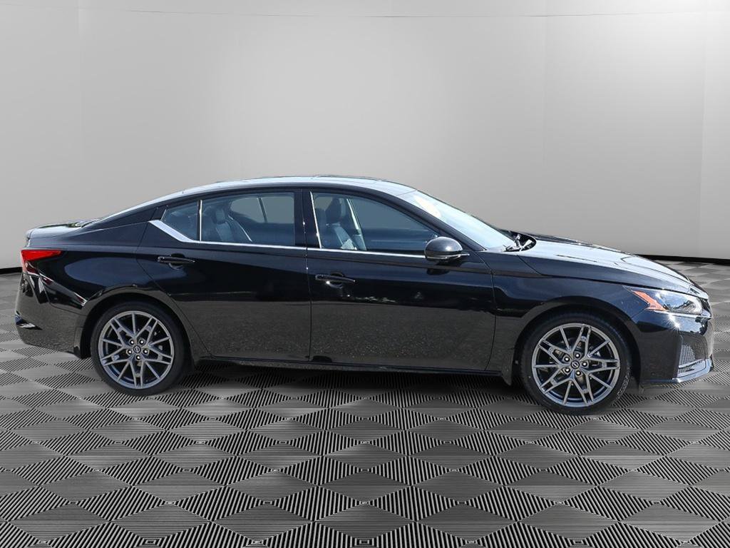 Used 2023 Nissan Altima 2.0 SR FWD image 7