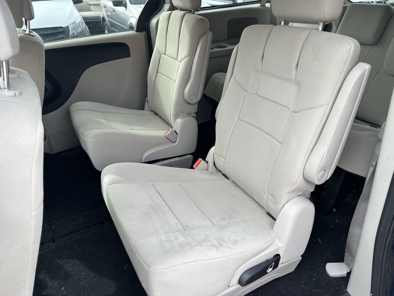 Used 2011 Dodge Grand Caravan Express FWD image 9