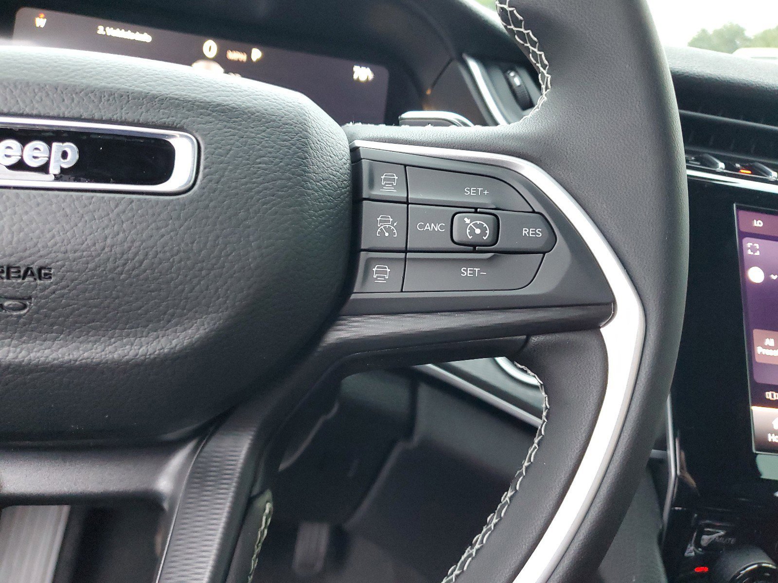 New 2025 Jeep Grand Cherokee Laredo image 28