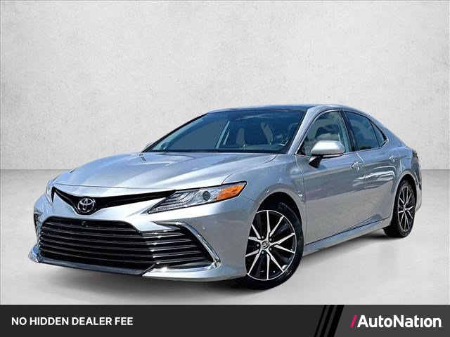Used 2021 Toyota Camry XLE w/ Navigation Package FWD image 1
