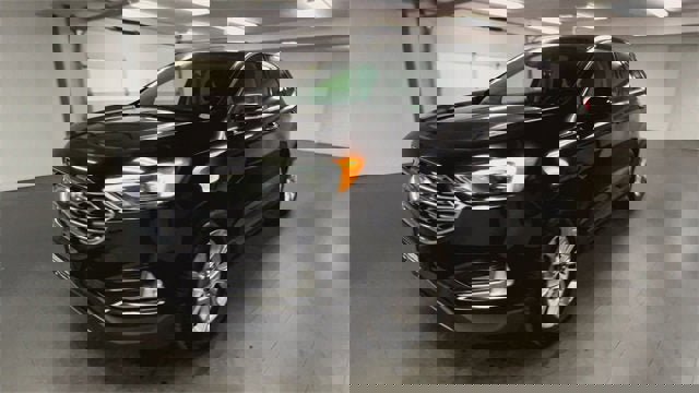 Used 2024 Ford Edge Titanium image 4