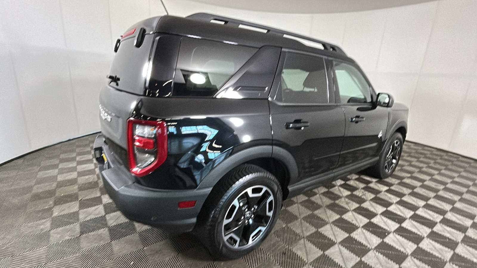 Used 2022 Ford Bronco Sport Outer Banks w/ Tech Package AWD/4WD image 3