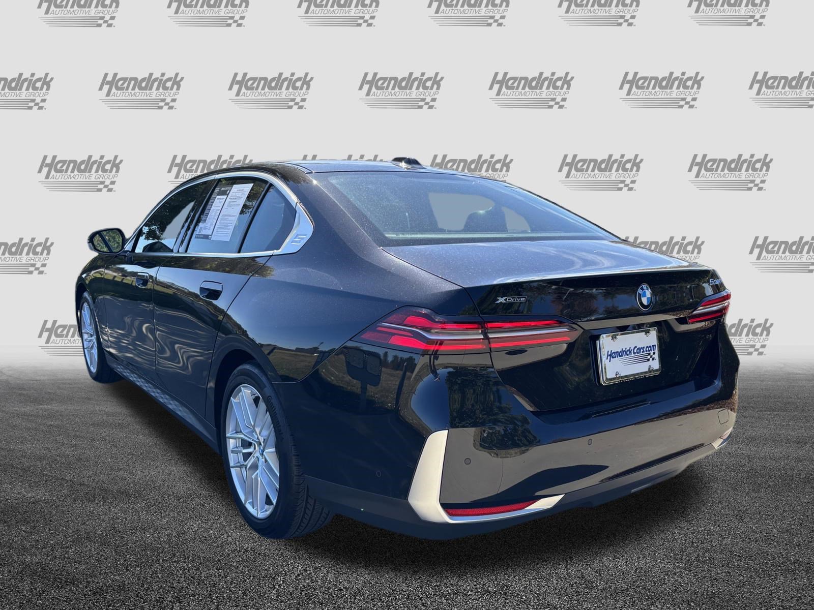 Used 2025 BMW 530i xDrive w/ Premium Package AWD/4WD image 8