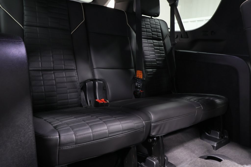 Used 2024 Cadillac Escalade ESV Sport Platinum w/ LPO, ONYX Package image 29