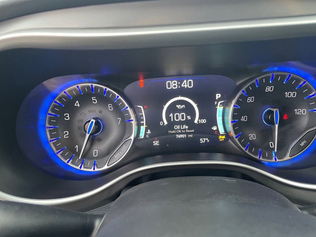 Used 2023 Chrysler Pacifica Touring-L FWD image 20
