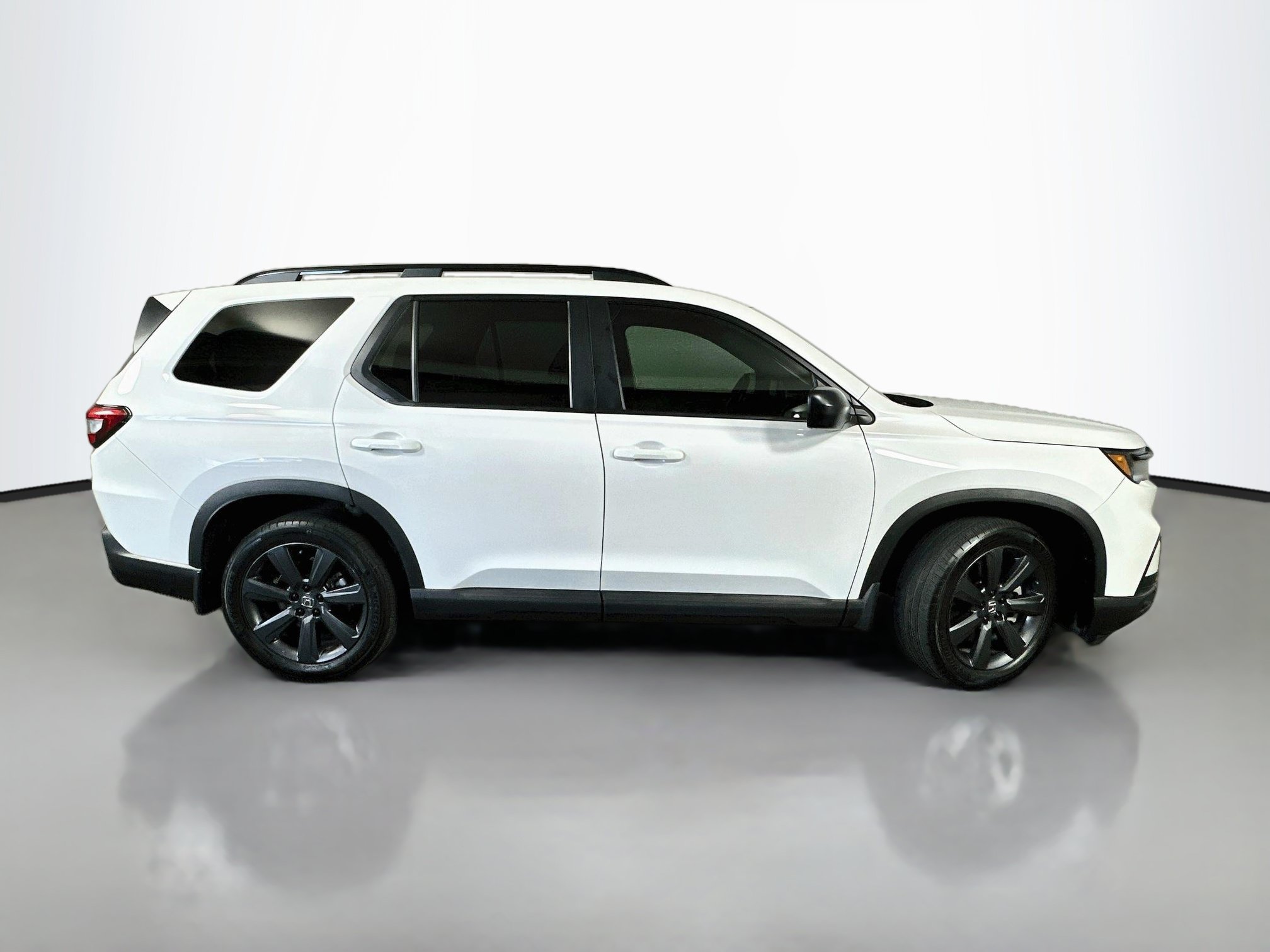 Used 2025 Honda Pilot Sport image 8