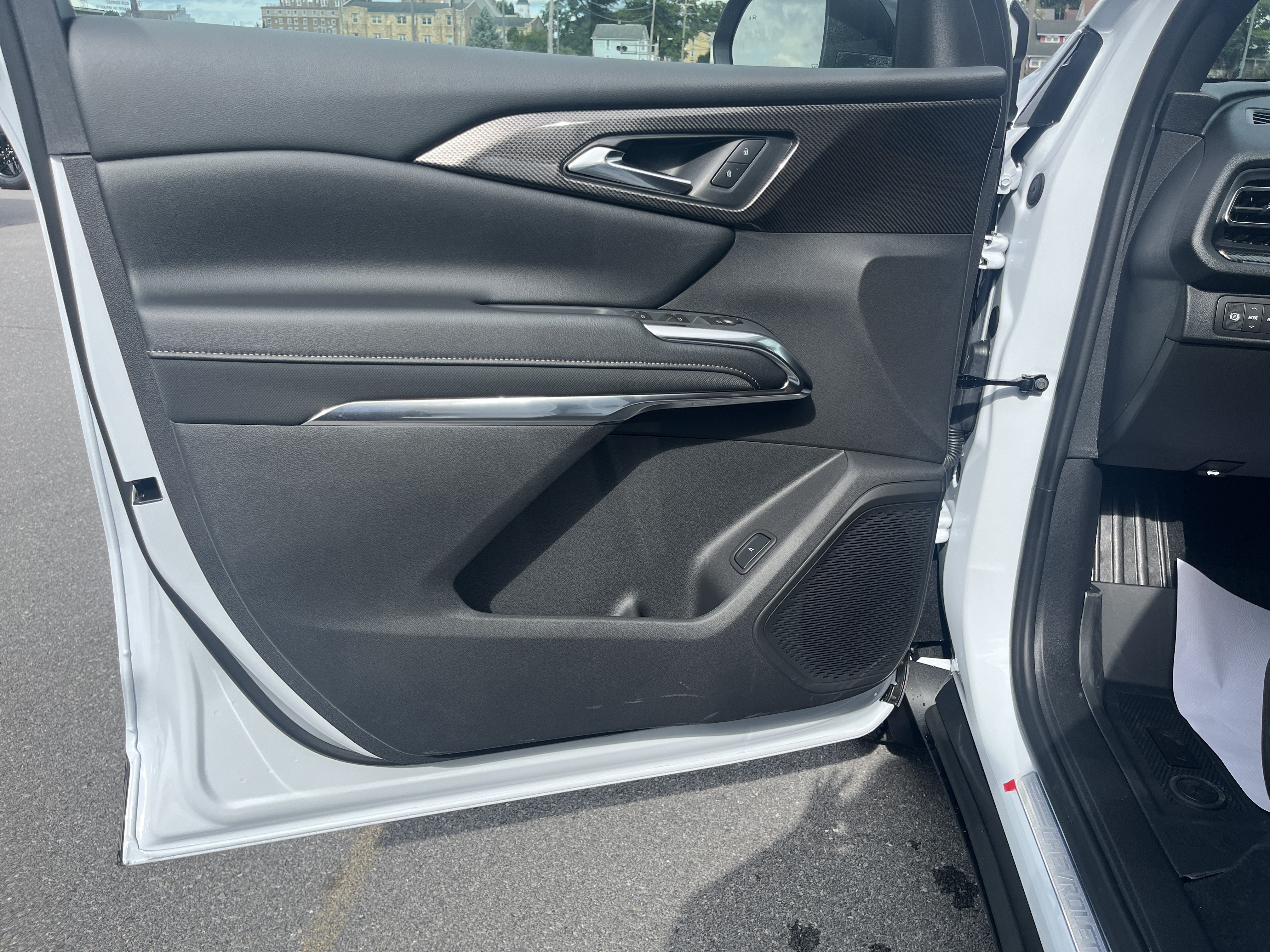 New 2027 Chevrolet Traverse Z71 w/ Driver Confidence Package AWD/4WD image 18