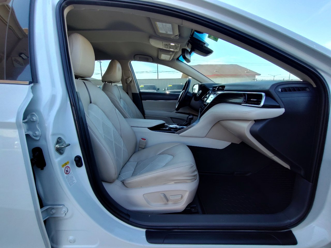 Used 2018 Toyota Camry XLE image 43