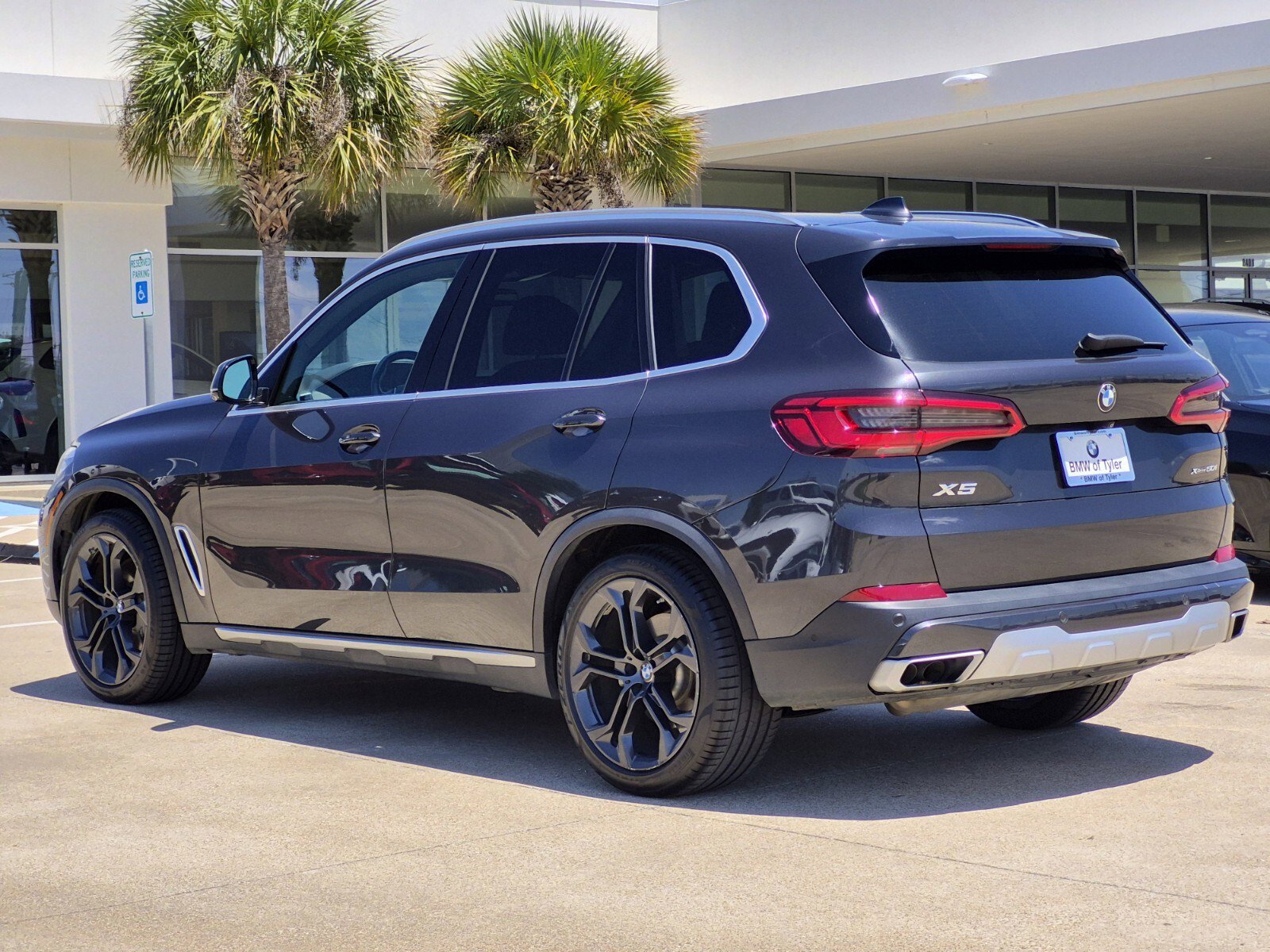 Used 2019 BMW X5 xDrive50i w/ Premium Package 2 AWD/4WD image 4