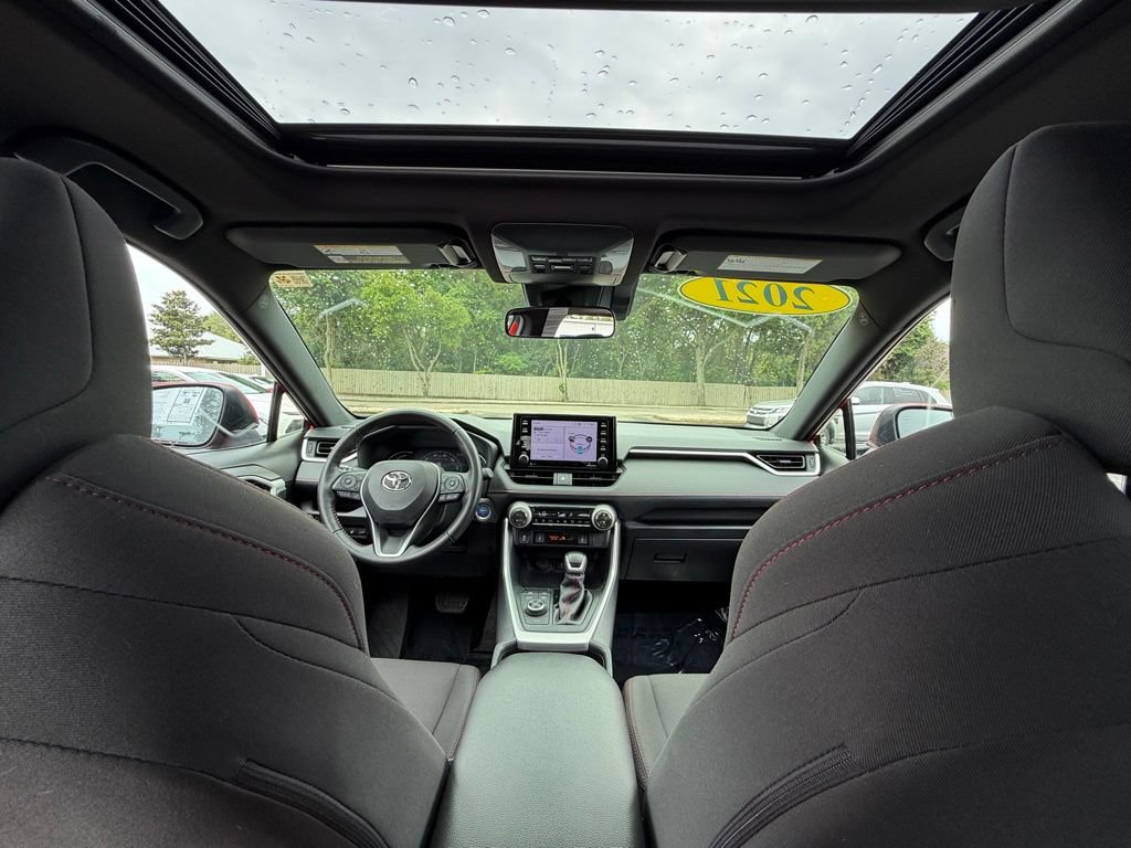 Used 2021 Toyota RAV4 SE w/ Weather & Moonroof Package AWD/4WD image 28