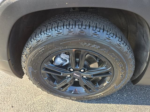 Used 2023 GMC Terrain AT4 AWD/4WD image 25