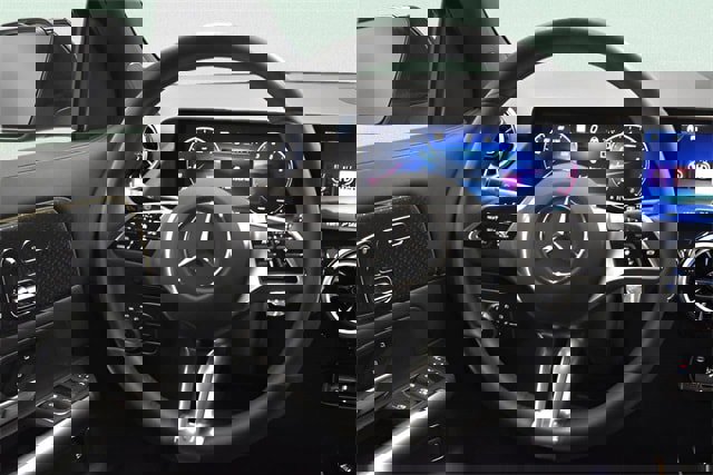 Used 2025 Mercedes-Benz GLA 250 4MATIC w/ Driver Assistance Package image 28