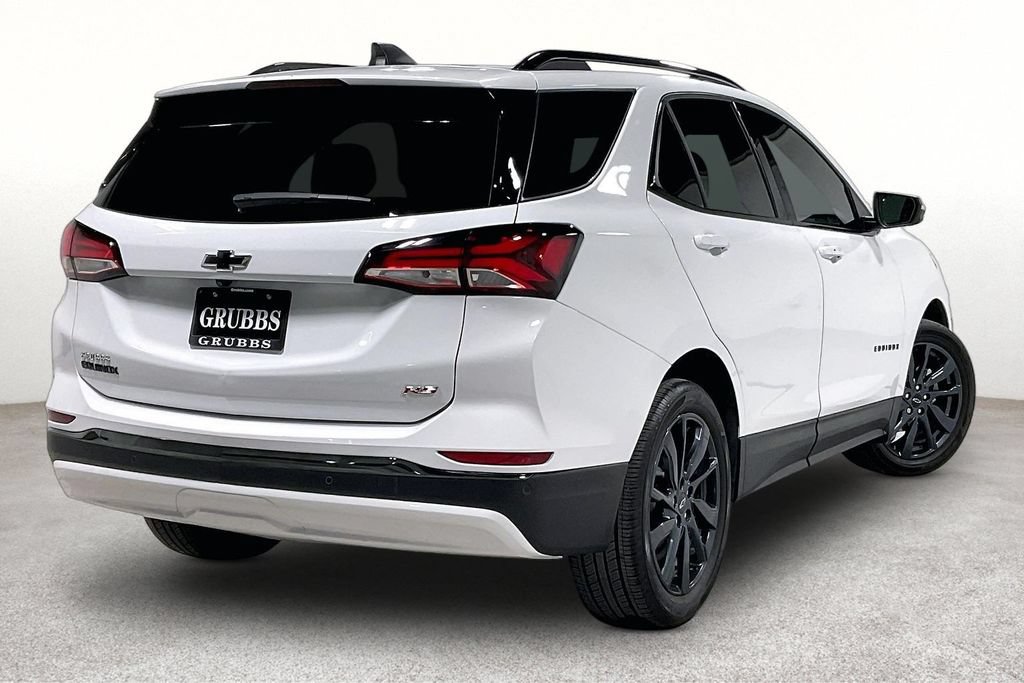 Used 2022 Chevrolet Equinox RS w/ RS Leather Package FWD image 2