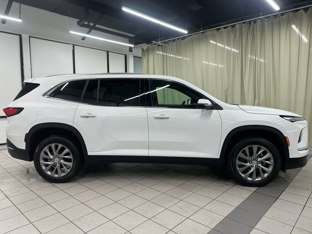 Certified 2025 Buick Enclave Preferred image 3
